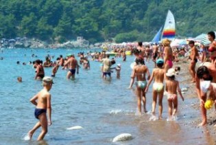 Cijene, usluga i kvalitetni sadržaji privlače sve više bh. turista u Crnu Goru