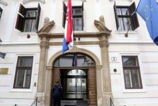 Hrvatska vlada povisila prosječnu plaću za 96 eura