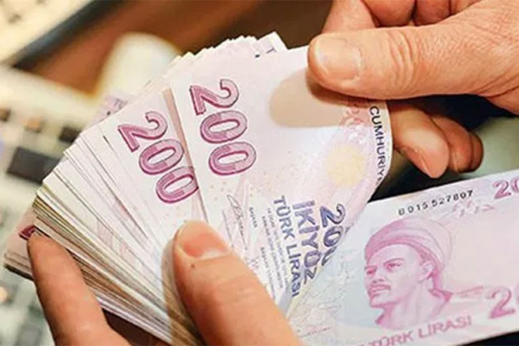 Drastičan pad lire napravio 18 hiljada Turaka milionerima