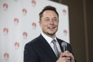 Musk šokirao investitore: Razmišljam o povlačenju Tesle s berze