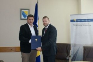 Ministarstvo prometa BiH uručilo 2 miliona KM za izgradnju cesta u osam općina