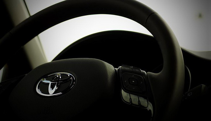 Toyota povlači 168.000 vozila zbog problema sa vazdušnim jastukom