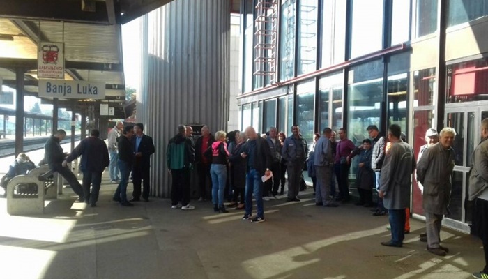 Održan polusatni štrajk upozorenja radnika Željeznica RS-a