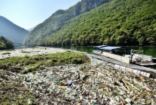 Uklonjeno oko 6.000 kubika plutajućeg otpada iz Vrbasa