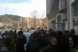 Dugačak red u Trebinju za rad u Dubrovniku