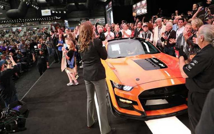 Prvi proizvedeni Ford Mustang Shelby GT500 prodan za 1,1 milion dolara