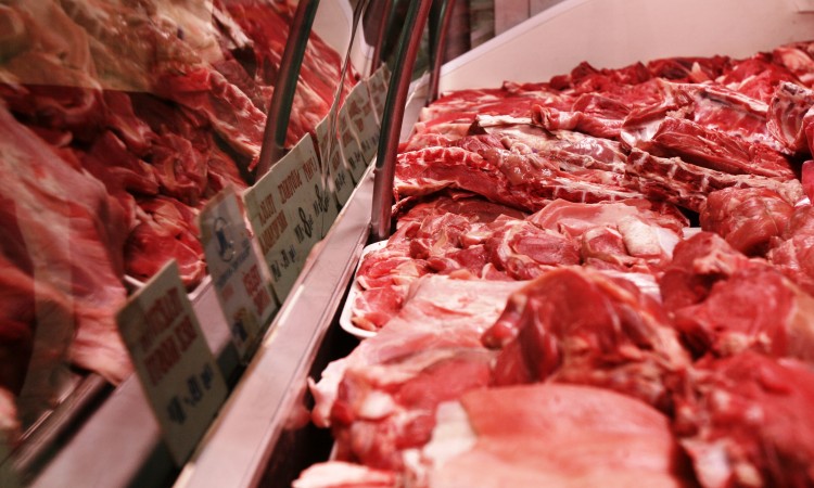 Cijena mesa u prodavnicama raste, ali ne i žive stoke