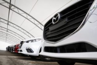 Mazda povlači skoro 190.000 vozila zbog problema s brisačima