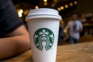 Starbucks vjeruje da će kupci i dalje plaćati kafu od 7 dolara: Evo zašto