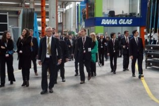 Delegacija EBRD posjetila najveću tvornicu za kaljenje stakla u regiji RAMA-GLAS
