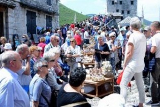 Brojni domaći i strani turisti preplavili Mostar