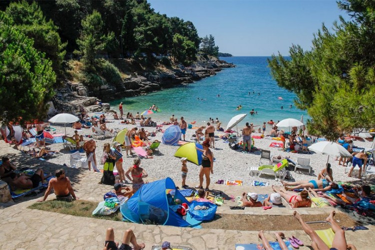 Hrvatska bi zbog turističke sezone mogla vratiti neke restriktivne mjere