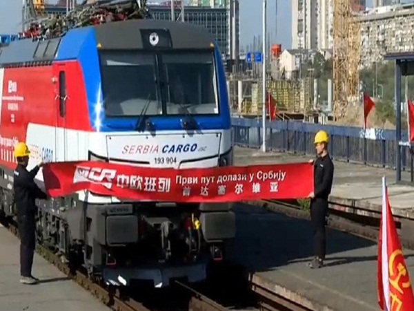 Prvi teretni voz iz Kine stigao u Srbiju, dočekao ga Vučić
