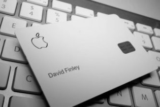Apple pod istragom zbog optužbi da je njihova kreditna kartica "seksistička"