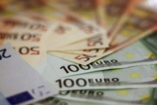 EU spušta proviziju za prekogranična plaćanja u eurima