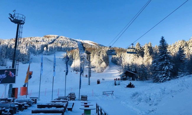 Na Bjelašnici veliki broj skijaša u dnevnim i noćnim terminima