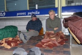 Dvanaesti dan traje blokada stanice a peti dan štrajk glađu radnika Zenicatransa