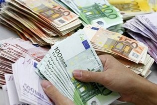 Ekonomski analitilčari - euro ušao u recesiju