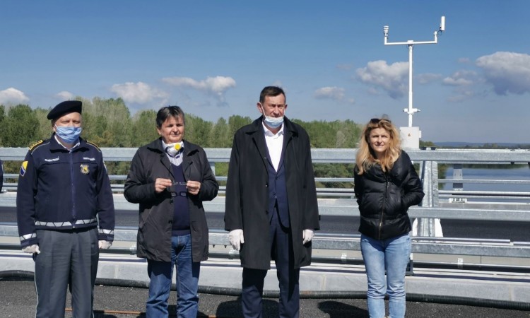 Ministar Mitrović obišao radilište na mostu preko Save kod Svilaja