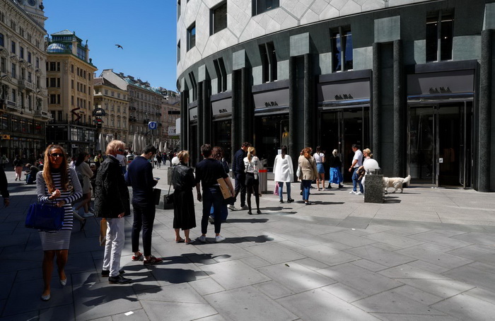 Austrija otvorila i veće trgovine, kupci oprezni