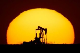 Nafta dostigla 90 dolara za barel prvi put od 2014.