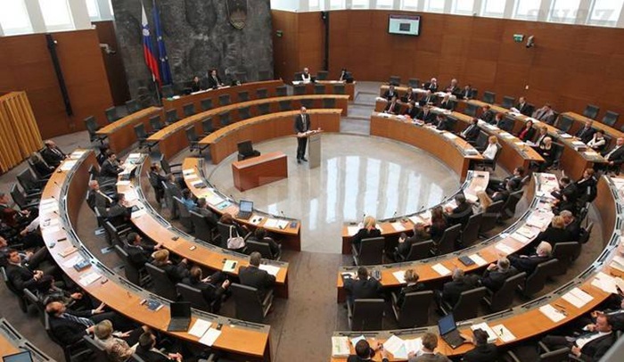 Zakon o zabrani rada trgovina nedjeljom u Sloveniji prošao prvo čitanje