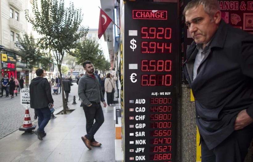 Turska lira ponovo u vrtoglavom padu, dosegla historijski minimum u odnosu na dolar