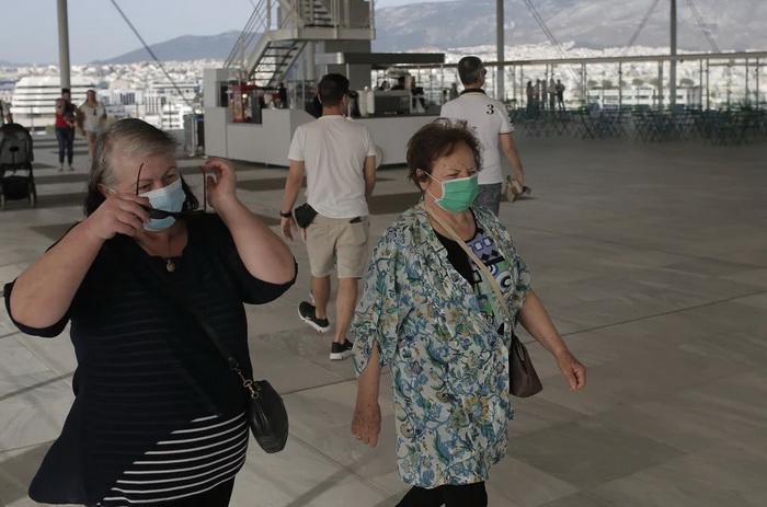 Vlasti Grčke zabrinute: Turistička sezona na pragu, a raste broj zaraženih koronavirusom