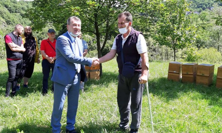 Podrška pčelarima iz Starog Grada: Podijeljene košnice, pčele i vosak