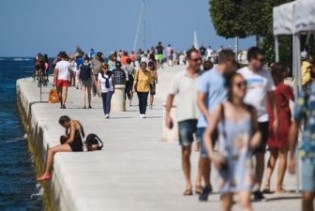 Covid-19 ugrozio svjetski turizam: Do kraja aprila 44 posto manje turista