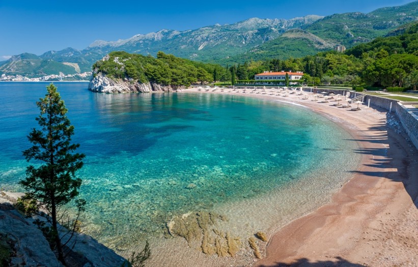 Krah sezone: Na plažama u Crnoj Gori uglavnom domaći gosti