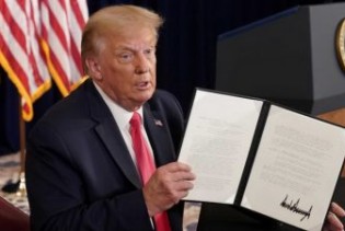 Trump potpisao uredbe o novom planu pomoći ekonomiji