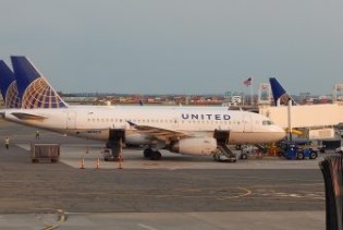 United Airlines će poslati na čekanje više od 16.000 radnika