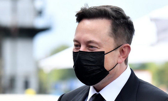Elon Musk tvrdi da ima blaži oblik COVID-19