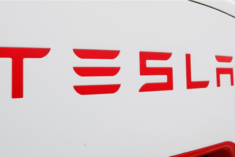 Kompanija Tesla prvi put u jednom kvartalu zaradila više od milijardu dolara