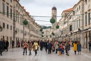 Na Jadranu se odmara oko sedam hiljada turista, nakon domaćih najviše iz BiH