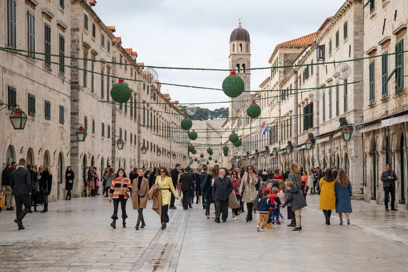 Na Jadranu se odmara oko sedam hiljada turista, nakon domaćih najviše iz BiH