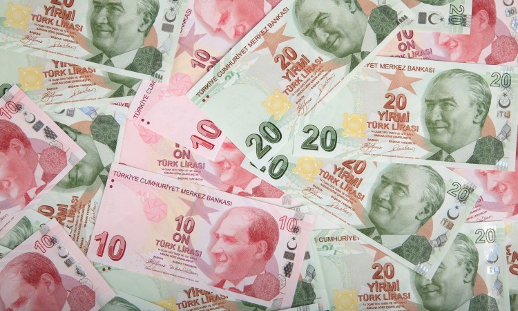 Turska lira pada nakon što je Erdogan otpustio guvernera centralne banke