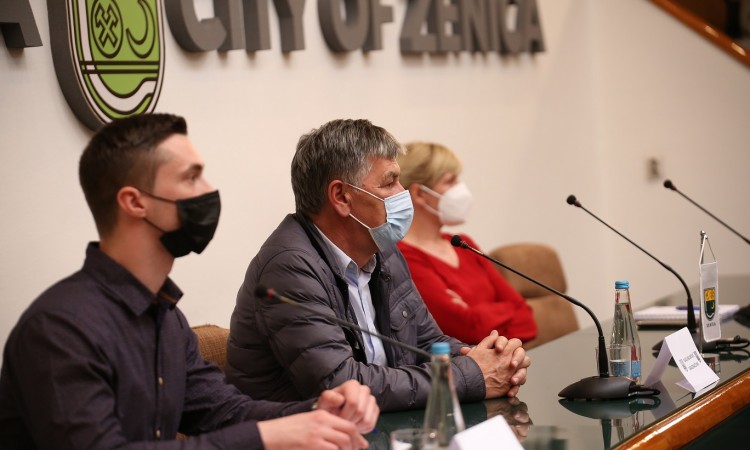 Potpisani ugovori za dodjelu plastenika za 20 korisnika u Zenici
