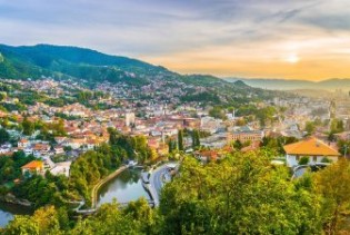 Sarajevo će subvencionirati hotelski smještaj za 2.000 turista iz Srbije