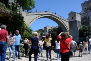 U aprilu ove godine BiH posjetilo 2.195,5 posto više turista nego prošlog aprila