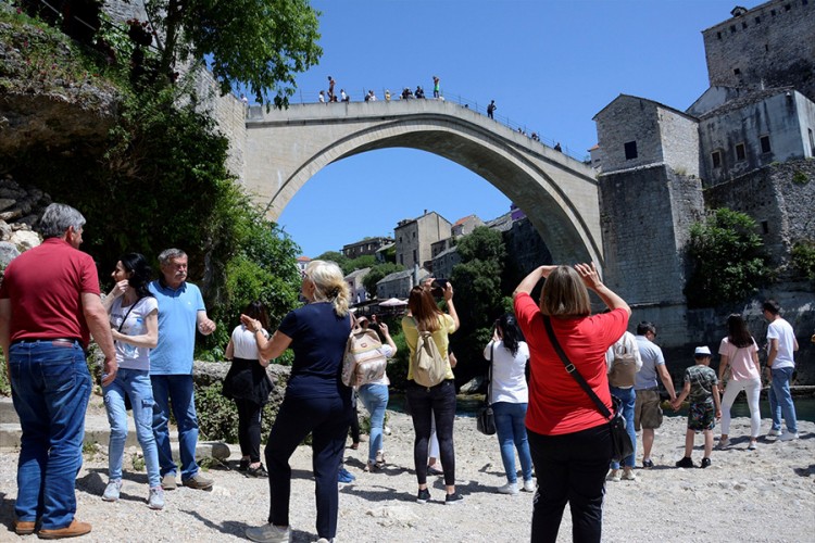 U aprilu ove godine BiH posjetilo 2.195,5 posto više turista nego prošlog aprila