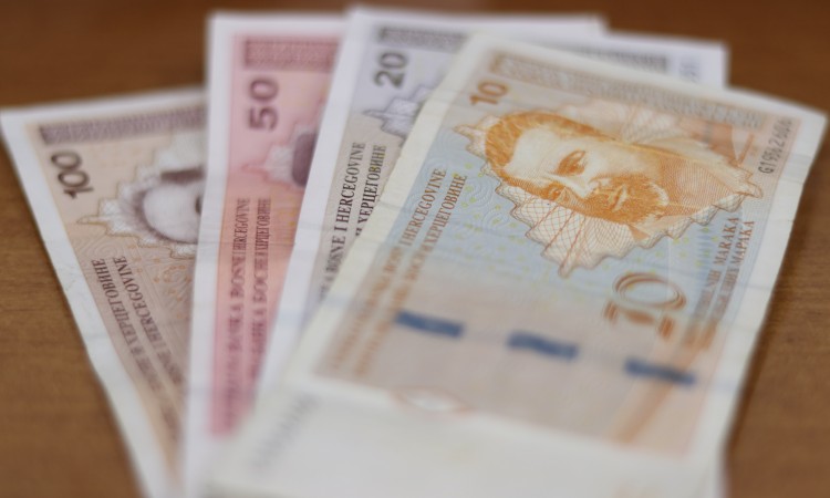 Prosječna neto plata u BiH u maju 981 KM, godišnji rast 4,4 posto
