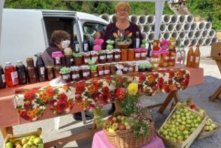 Tradicionalna izložba 'Zdrava hrana iz Ustikoline' okupila oko 20 izlagača