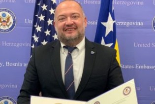 U Ambasadi SAD uručena zahvalnica Arbenu Murteziću