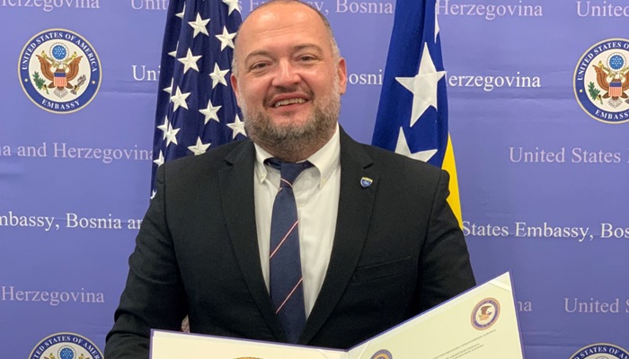U Ambasadi SAD uručena zahvalnica Arbenu Murteziću