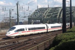 Željeznički operater Deutsche Bahn će dobiti pomoć od više milijardi eura