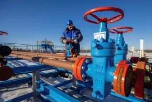 Ruski prihodi od izvoza nafte i gasa pali za skoro 40 posto u januaru