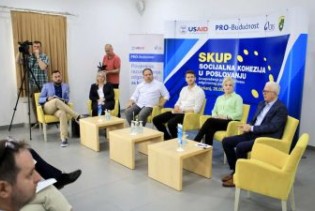 U Tešnju održana panel diskusija SKUP o ulozi biznisa u pomirenju