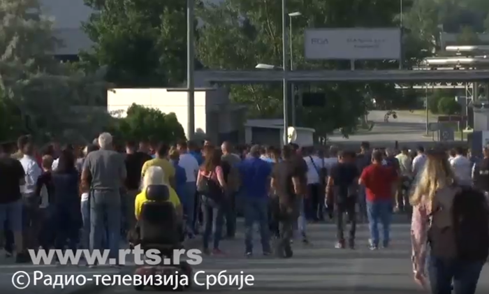 Protest ispred Fijatove fabrike u Kragujevcu: Oko 1.500 zaposlenih proglašeno viškom